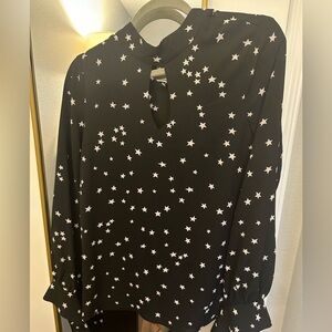 Long sleeve star print key hole blouse